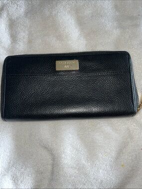 ♦️COLE HAAN Black Pebbled Continental Leather Zip Wallet with Gold Plaque